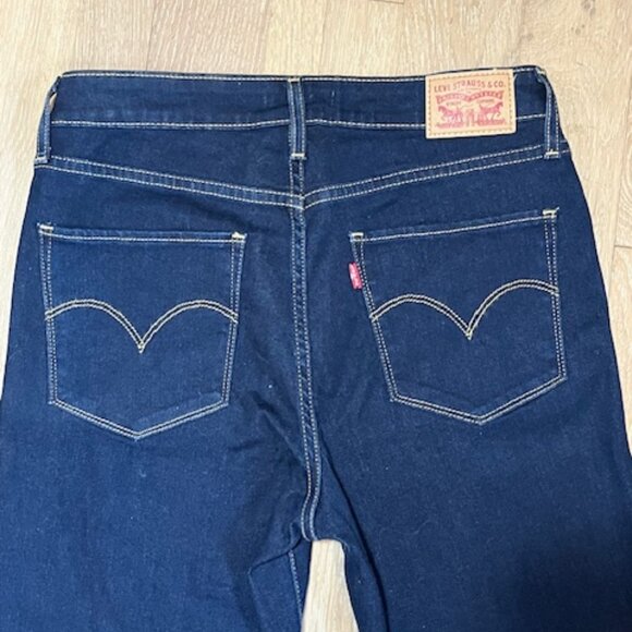 Darkwash Levi's - Picture 4 of 5